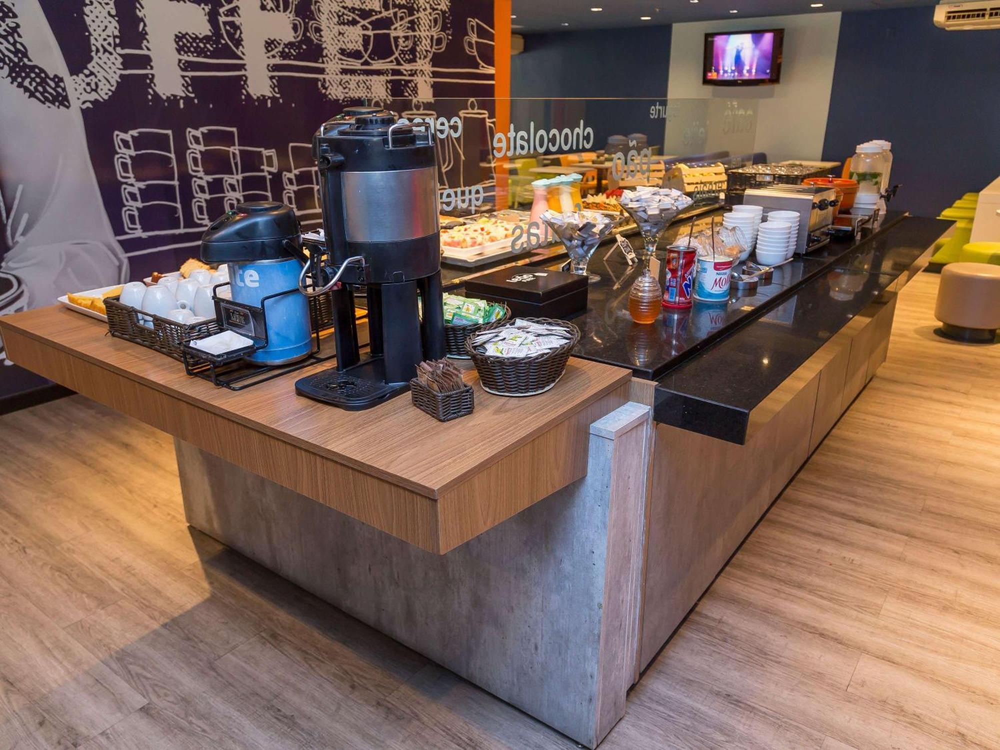 Ibis Budget Curitiba Centro エクステリア 写真