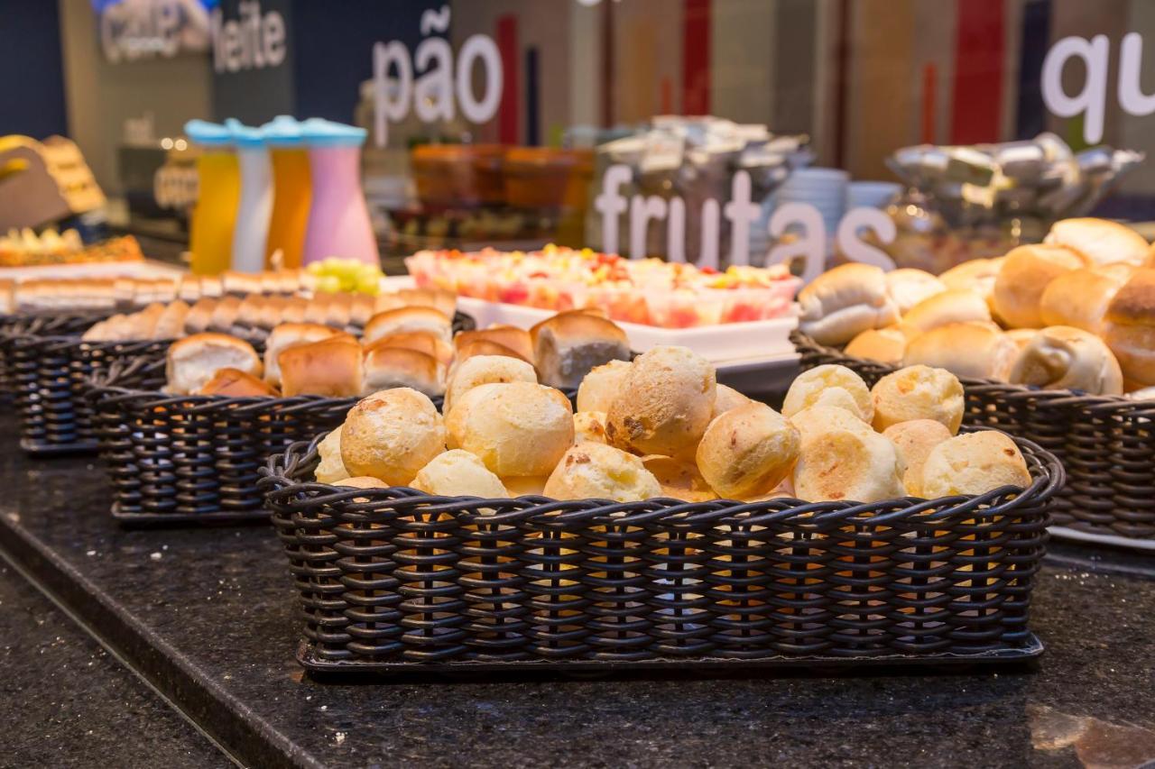 Ibis Budget Curitiba Centro エクステリア 写真